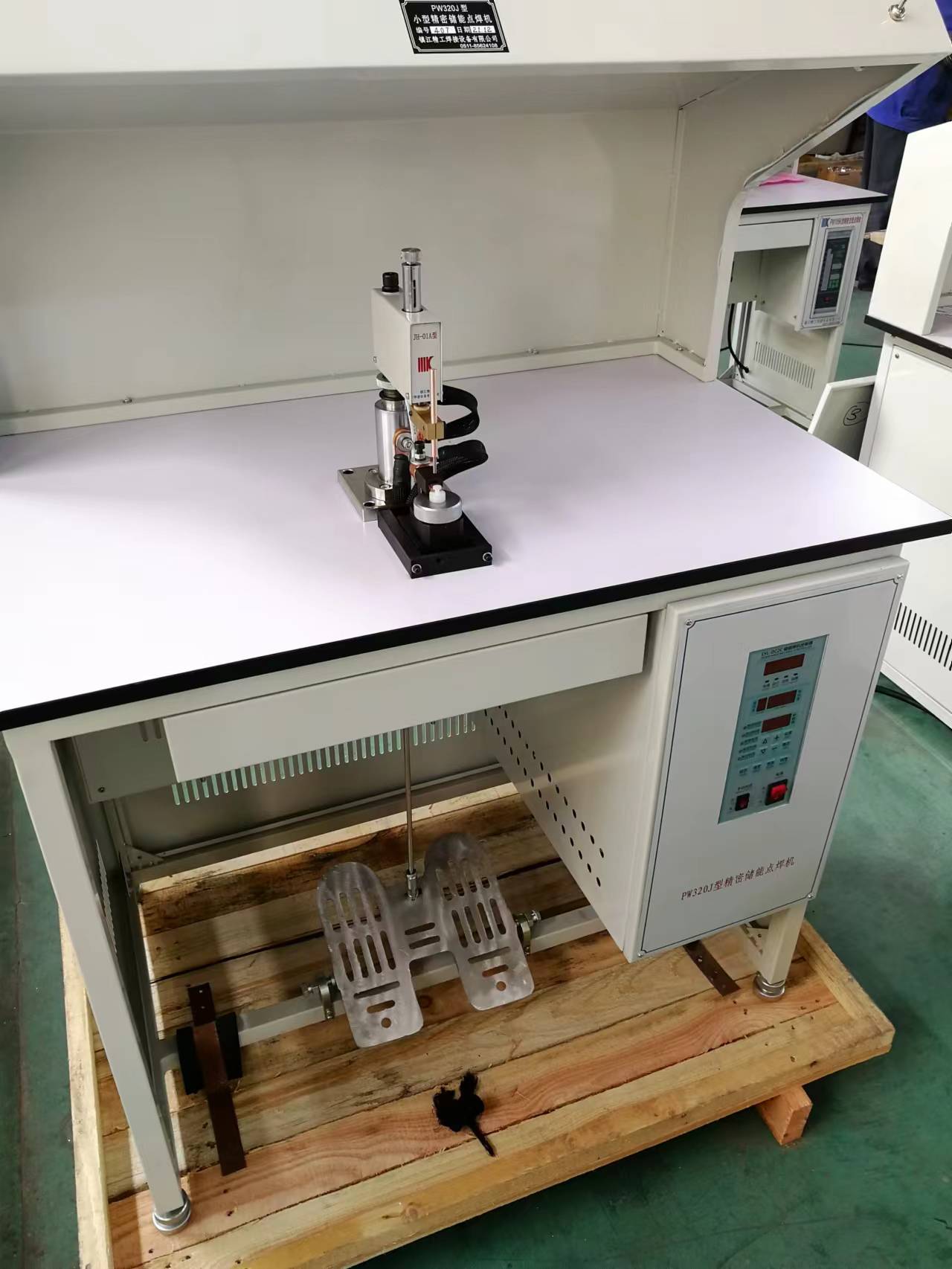 PW320J精密儲(chǔ)能點(diǎn)焊機(jī) PW320J精密儲(chǔ)能點(diǎn)焊機(jī)